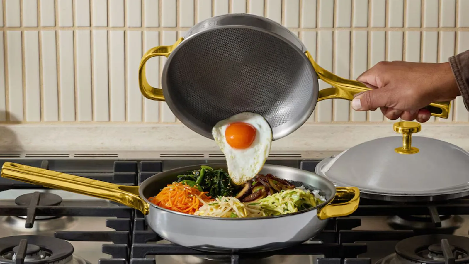 Mova-se, utensílios de metal-esta compra de US $ 11,99 faz o trabalho de três ferramentas de cozinha e é a única coisa que eu usaria nos meus utensílios antiaderentes
