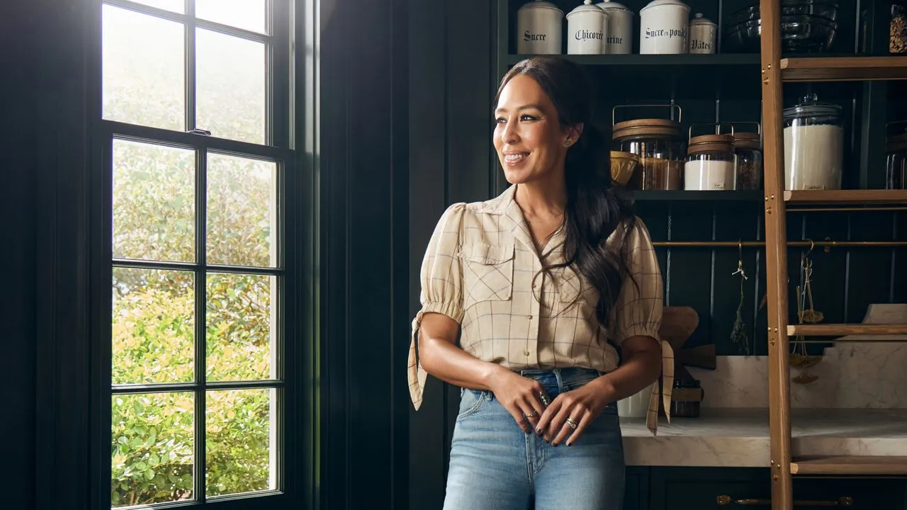 Joanna Gaines på kjøkkenet hennes' loading='lazy' title=