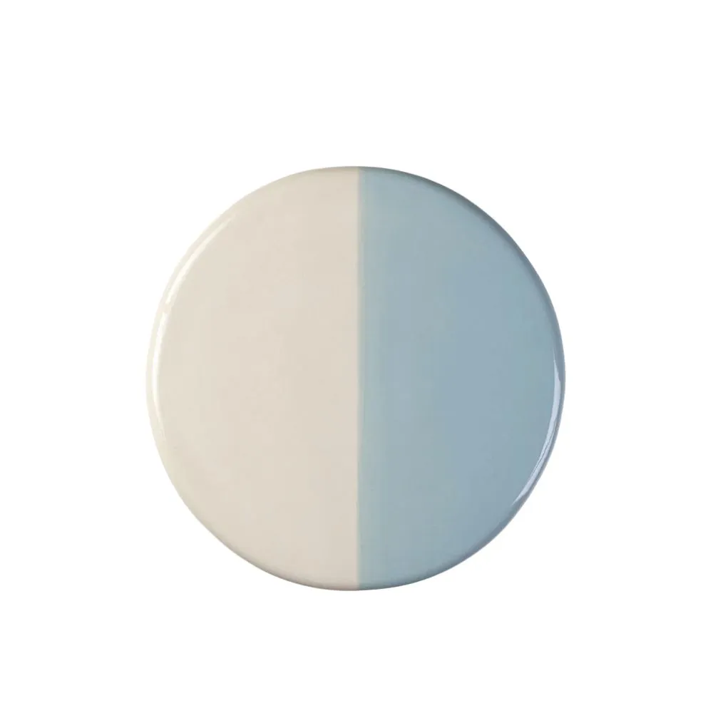 plateau circulaire en grès bleu et blanc' loading='lazy' title=