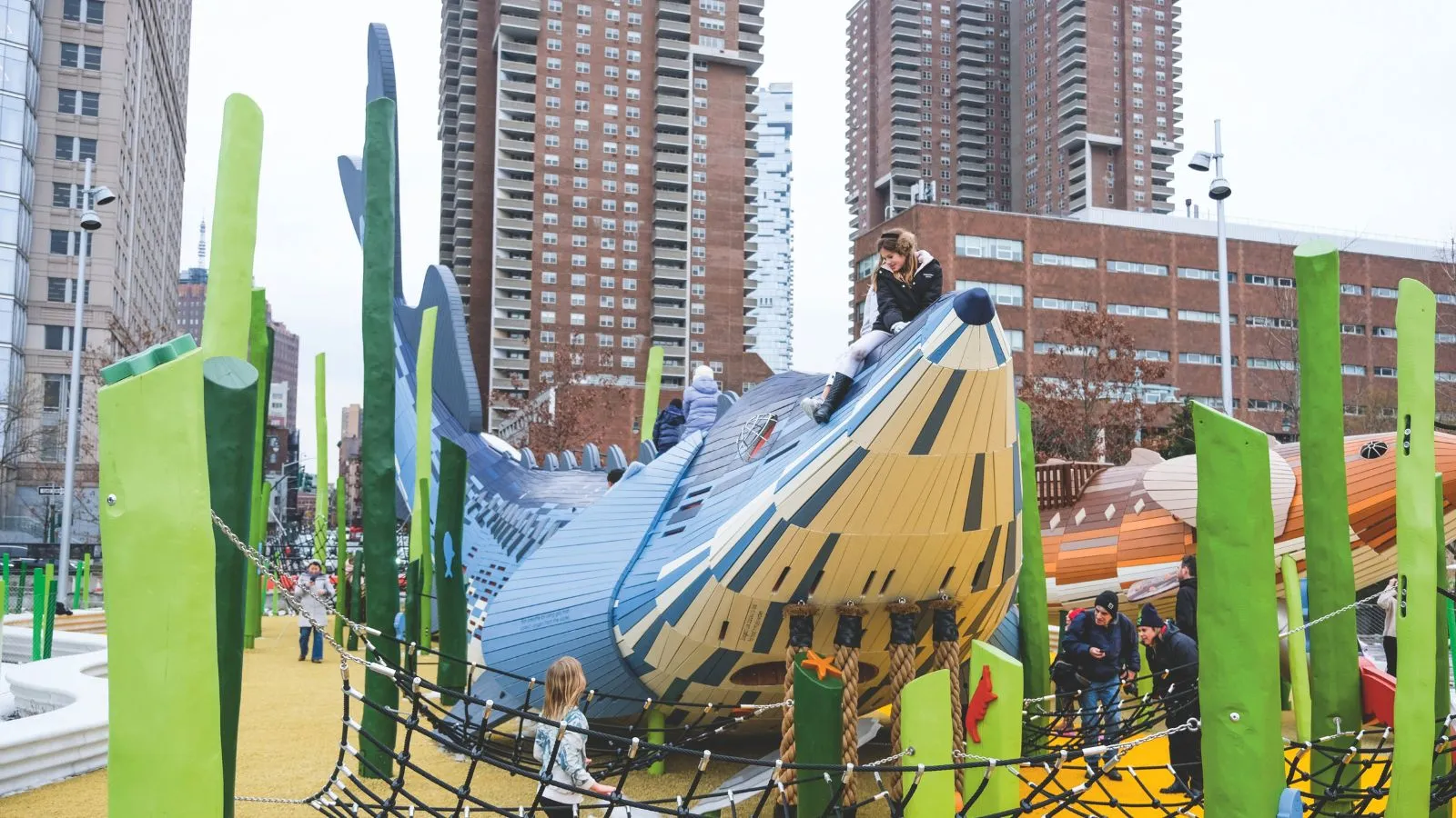 lekeplass formet som en hval i Hudson New York' loading='lazy' title=