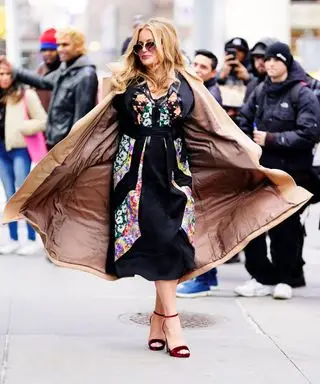 Životný priestor hviezdy White Lotus Jennifer Coolidge oslavuje maximalizmus nečakaným zvratom