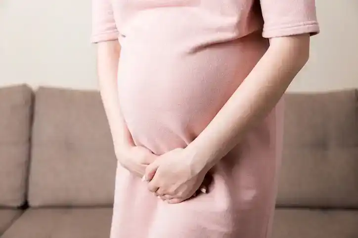 Cosa causa un forte dolore alle gambe durante la gravidanza?