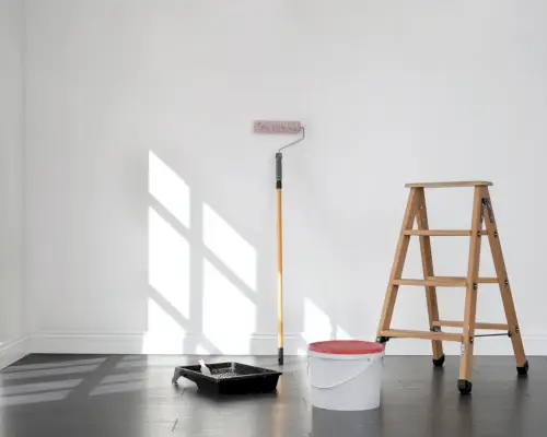 壁を塗装する準備をする方法 – 完璧な仕上げのための 5 つのステップ