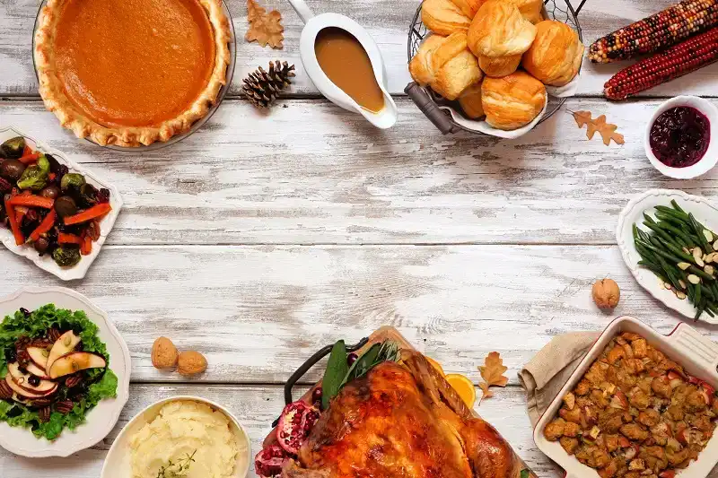Kan jeg spise Thanksgiving Kalkun, mens jeg er gravid? (Og hvilke fødevarer skal man undgå!)