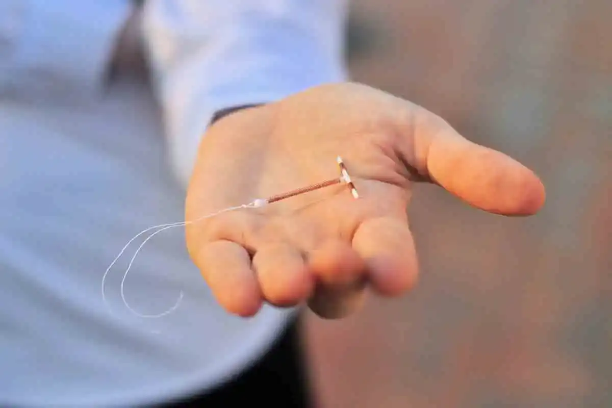 מה קורה אם אכנס להריון עם IUD? (חלופות ותופעות לוואי)