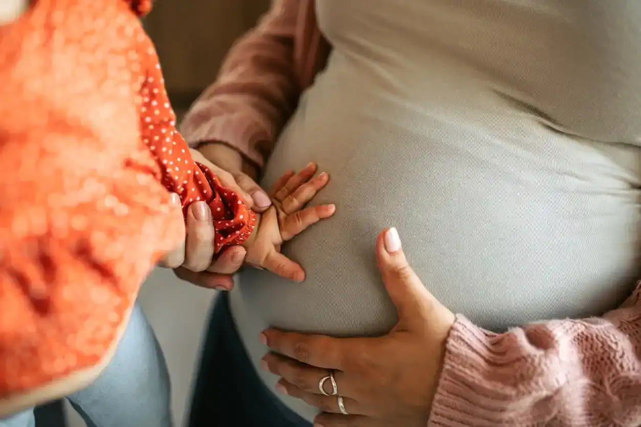 Šest měsíců těhotenství: fyzické změny, příznaky