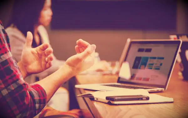 An image of someone explaining something with his hands.