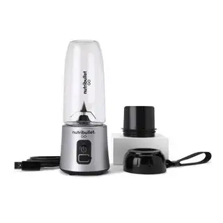 NutriBullet GO Blender na bílém pozadí.