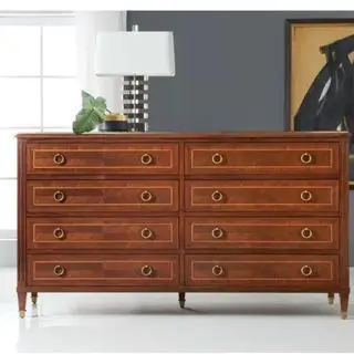 Wayfair Villenueve kommode mod en grå væg.