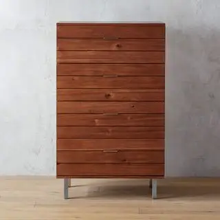 CB2 Linear Tall Wood Commode mod en grå væg.