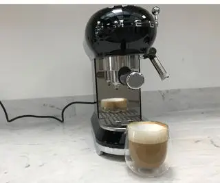 Revisão da máquina de café expresso Smeg