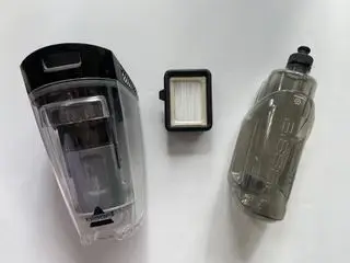 El filtro de agua sucia después de su uso.