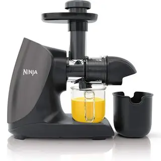 Pomerančový džus v Magic Bullet Mini Juicer