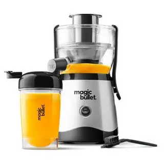 Mrkvová šťáva se vyrábí v odšťavňovači Nama J3 Juicer