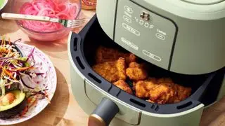 Une friteuse à air Ninja XL Max sur fond blanc