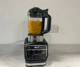 Polévka, kterou jsem udělal v mixéru Ninja Foodi Cold & Hot Blender