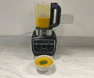 Cizrna připravená k mixování v mixéru Ninja Foodi Cold & Hot Blender