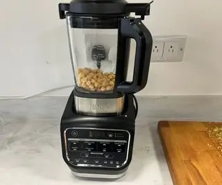 Hummus vyrobený v mixéru Ninja Foodi Cold & Hot Blender