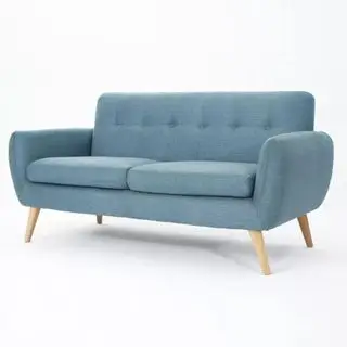 Ciblez le canapé moderne Josephine Mid-Century sur fond blanc.