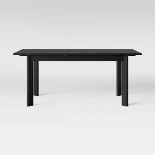 Table de salle à manger extensible Target Bombelli sur fond blanc.