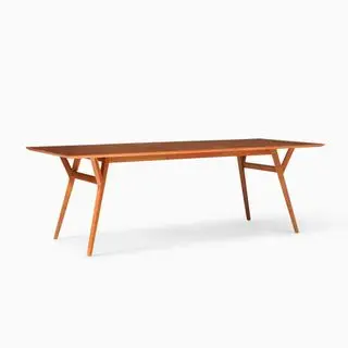 Table de salle à manger extensible West Elm Mid-Century sur fond blanc.
