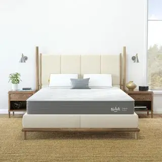 Un matelas Nolah sur un lit.