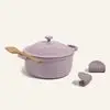 Comparei o novo pote perfeito de ferro fundido do Our Place com meu confiável Le Creuset - foi assim