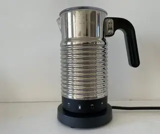 Ovládanie Nespresso Aeroccino na základnej stanici