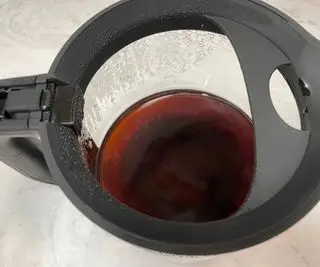 Macchina per caffè americano KitchenAid accanto alla macchina per caffè americano Zwilling Enfinigy