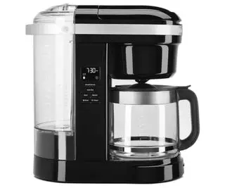 La macchina per caffè americano KitchenAid viene disimballata