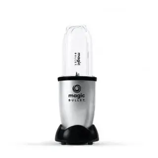 Magic Bullet Blender contro uno sfondo bianco.