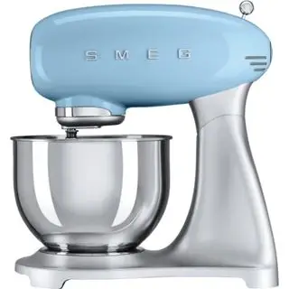 Smeg Retro Stativmikser mot hvit bakgrunn.