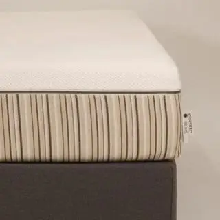 Tipos de colchão na imagem do estilo de vida do quarto em um quarto moderno