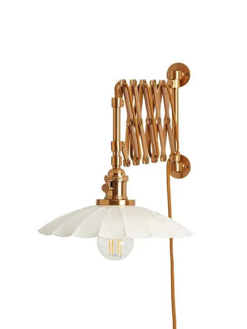 Greta Scalloped Accordian 플러그인 스콘스 벽 조명' title=