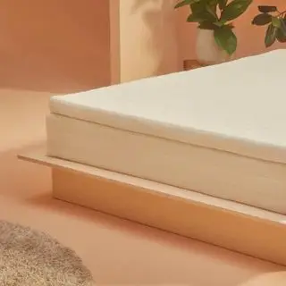 Esquina de un cubrecolchón de Earthfoam.