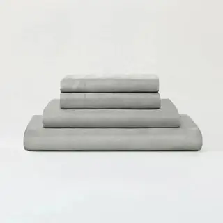 Zestaw prześcieradeł Sijo AiryWeight Eucalyptus w kolorze Dove Grey.