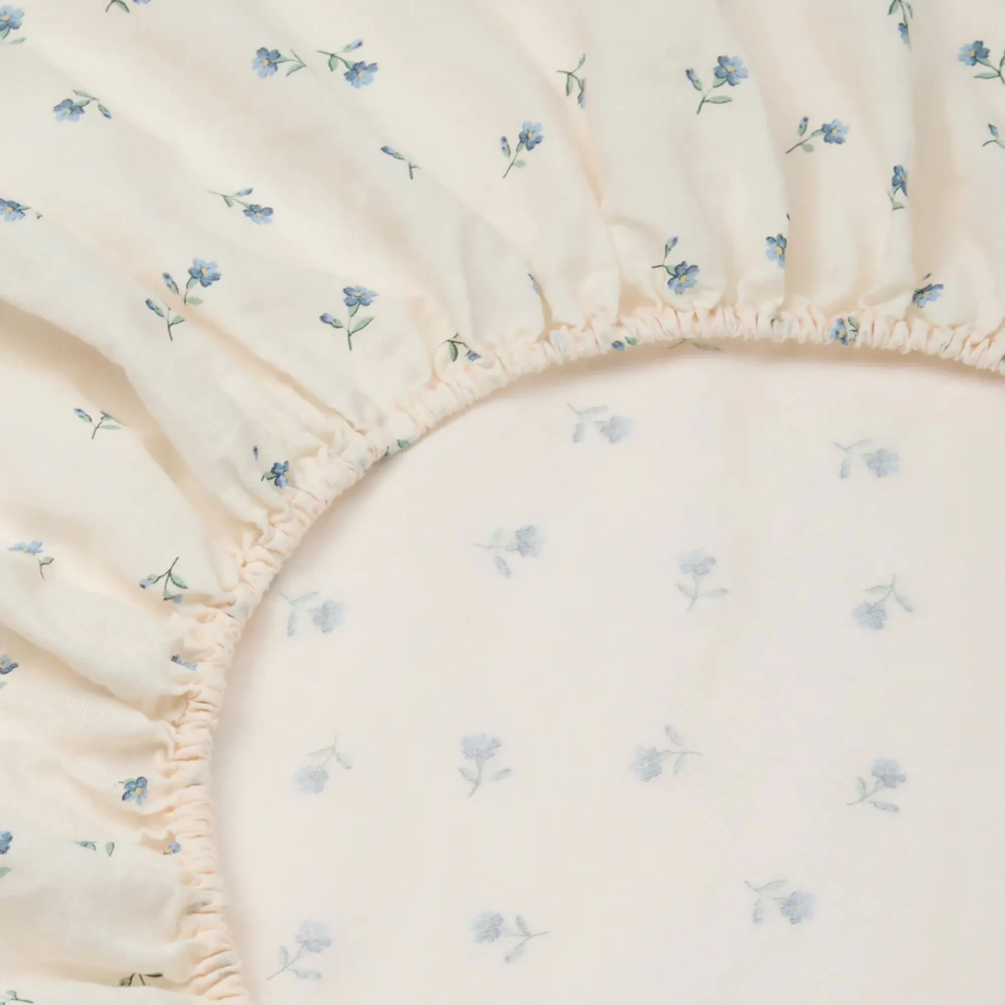 ベッドの夕暮れの青い子豚の花束のつぼみのボックスシーツ' loading='lazy' title=