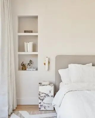Chambre blanche minimaliste