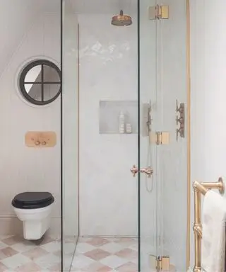Ist Schimmel im Badezimmer gefährlich?