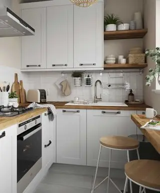 cocina con gabinetes estrechos