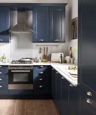 Cómo organizar gabinetes largos y estrechos en la cocina: 9 formas de adelgazar tu almacenamiento