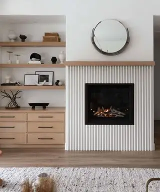 Onde pendurar um espelho na sala de estar – 6 lugares que os especialistas recomendam para obter mais luz e interesse no design