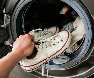 Cómo lavar las zapatillas correctamente y evitar daños irreversibles