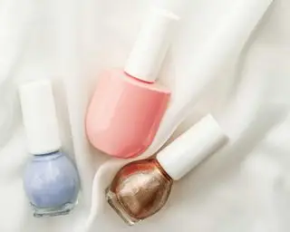 Como tirar esmalte de tecido – 4 dicas profissionais para eliminar manchas