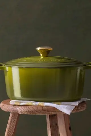 Imagem do forno holandês Le Creuset em Olive