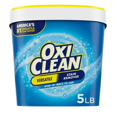 Eine blaue Plastikdose mit Oxiclean-Fleckenentfernerpulver mit gelbem Schnappdeckel' loading='lazy' title=
