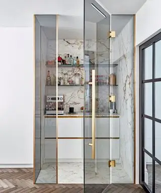 Faut-il combiner un garde-manger walk-in avec une buanderie ? Le scoop sur le doublement