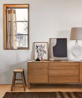 Cómo organizar una casa pequeña sin almacenamiento – 5 tácticas que utilizo en mi alquiler
