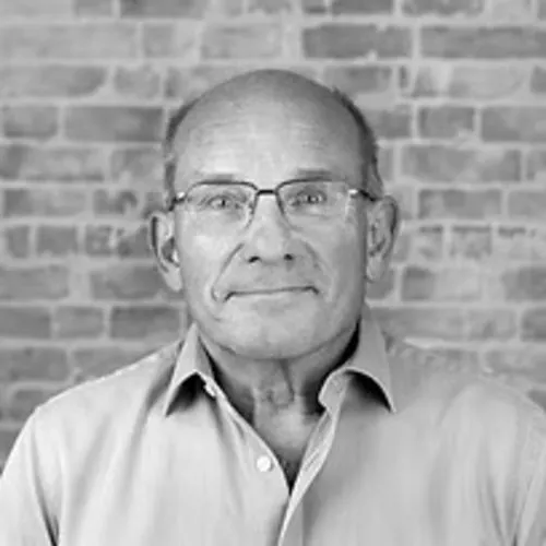 O fundador da Elite Renewables, Martyn Fowler, é um dos principais especialistas em tecnologia renovável que trabalha com bombas de calor e sistemas HVAC nas últimas duas décadas. A sua paixão pela descarbonização, combinada com uma profunda experiência técnica na tecnologia, faz dele um dos especialistas mais procurados da indústria em todas as coisas renováveis.' loading='lazy' title=