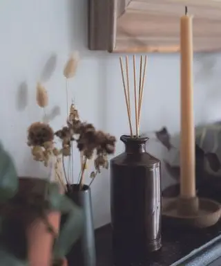 שמנים אתריים, נרות וסירים
